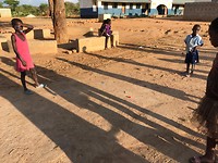 Met de kinderen 'butter, cheese and eggs' spelen