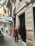 Josca en ik bij de voordeur van ons appartement 16-05-2019