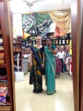 Femke en Nadia in een Sari