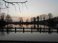 Met fiets Louis terug van Kockengen naar Loenen aan de Vecht  daar  de auto  , mooie foto
