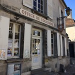 floris v tot Parijs , mooi oud centrum Senlis
