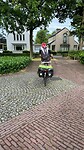 Foto van buurman Bart. Daar vertrekt' ie.