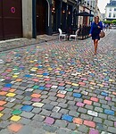 Ook hier een zomerse kleurendecoratie zoals in Laon