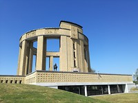 Oorlogsmomument aan de IJzer bij Nieuwpoort