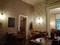 Binnen in t restaurant Montreuil sur Mer nu