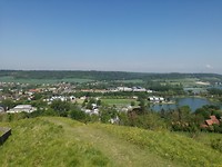 Uitzicht over het dorp en de vallei Arques la Bataille