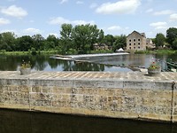 Waterval en sluis Mayenne rivier