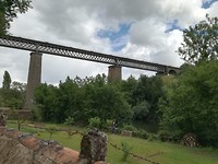 Spoorbrug op grote hoogte