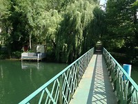Fietsbrug over de rivier La Sevre Niortaise