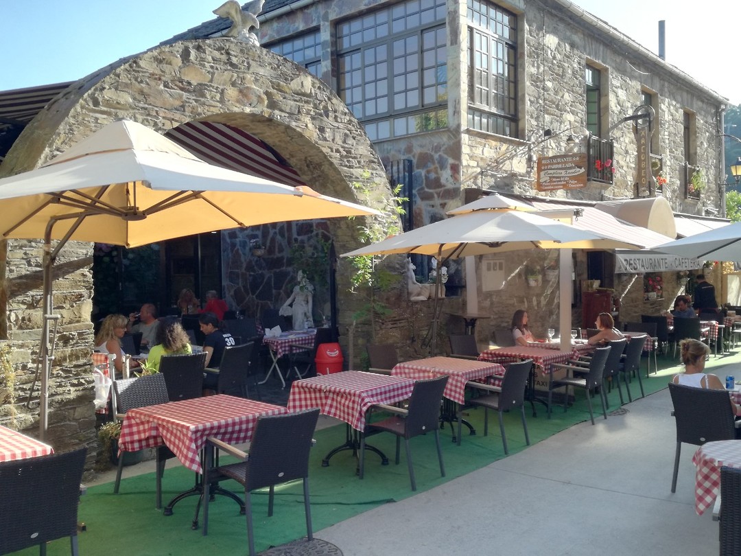 Restaurant in  Triacastela