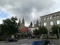 Zicht op de kathedraal vanuit een lager plein