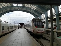 De hoge snelheids trein naar Coluna