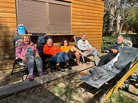 Dale, Moi, Melanie,Klaus,Werner koffie in de zon