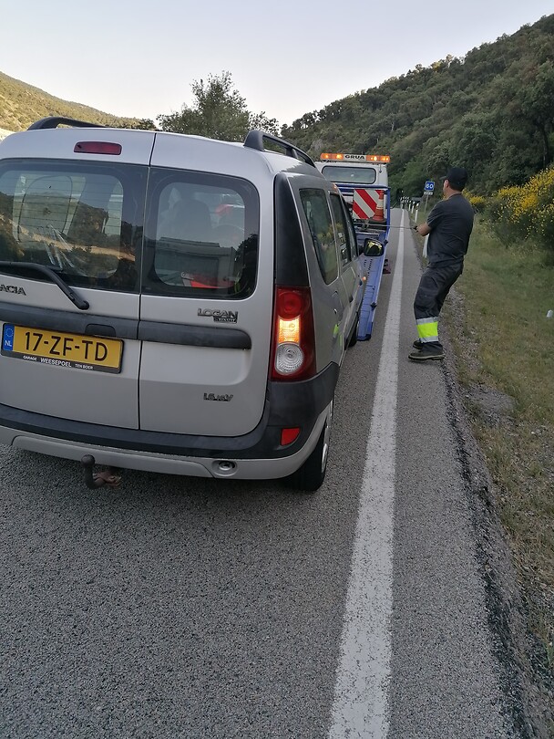 Eindelijk de sleepwagen.