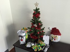 Onze kerstboom met de Cadeautjesss
