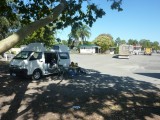Onderweg op een parkeerplaats een lunchstop