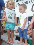 Hand in hand op de boot naar Fraser Island