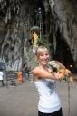 Maartje met leguaan @ Batu Caves