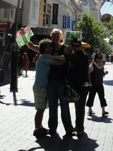 Free hugs!!! En ik kreeg er ook een :-))