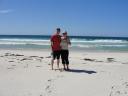 Bas en Gen op verlaten strand