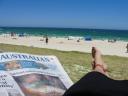 1 januari met de krant op het strand...