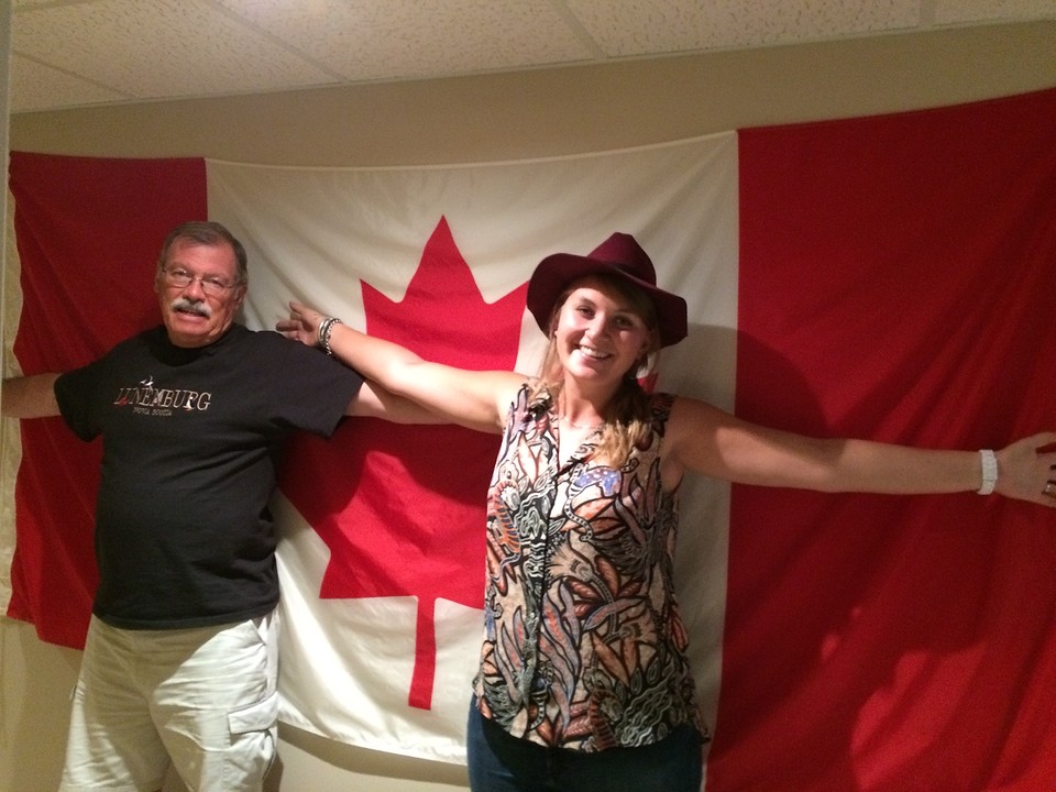 Met Bob en a very special Canadian flag
