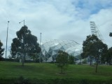 Stadium, in de vorm van een aantal golfballen