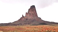 Grote rots nabij Monument Valley