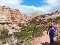 Bij Capitol Reef, de lange tocht naar de boog