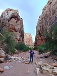 Joan in de kloof bij Capitol Reef