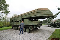 Guus bij een amfibitank bij Karlovac