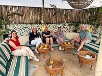 Aperitief op het dakterras vd riad