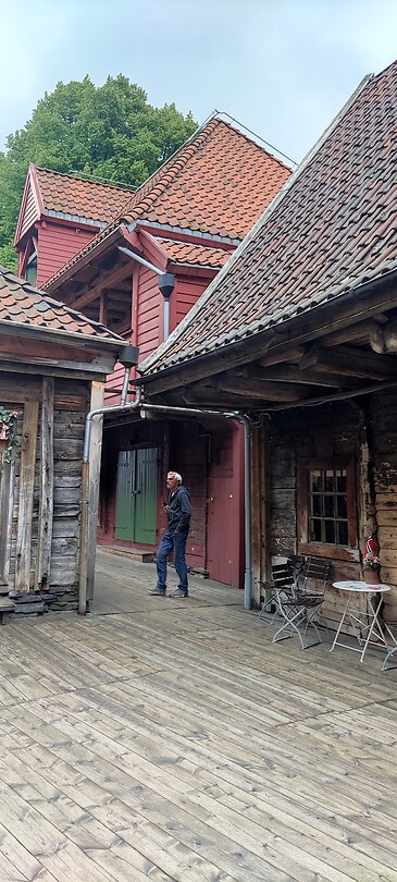 Bergen, oude achteraf pakhuizen