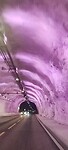 Het kleur verlichte deel in de tunnel van 11,4 km