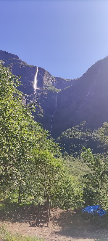 Uitzicht met waterval