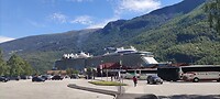 Cruise schip aan de kade in Flåm