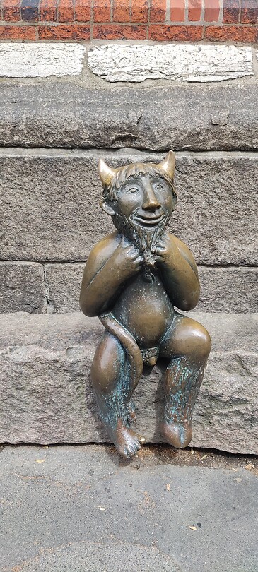 Bronzen duiveltje naast de Marienkirche