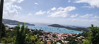 Mooi uitzicht op een baai op St Thomas