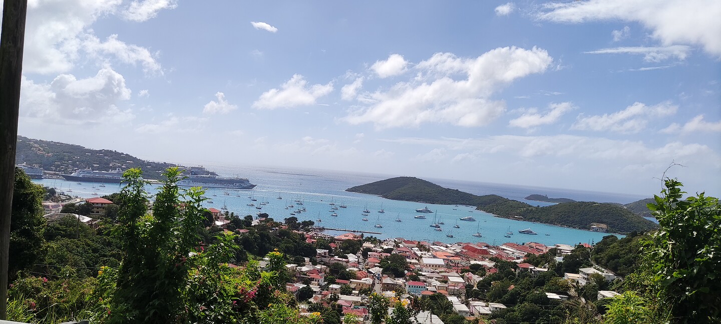 Mooi uitzicht op een baai op St Thomas
