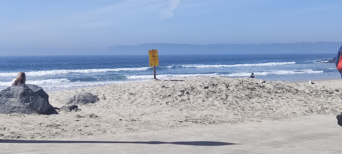 Het prachtige strand aan de oceaan