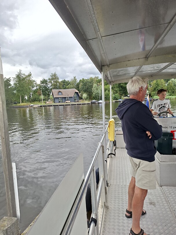 Hans op het pontje