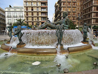 05 Fontijn op Placa de la Virgen