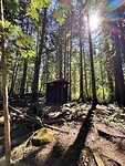 Zelfs midden in het bos een wc-hutje