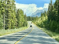 De weg naar Tunnel Mountain Trailer Court @Banff