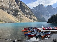De kano’s van Moraine Lake