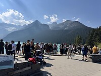 De menigte bij Lake Louise, dus wij gaan klimmen ipv hier staan