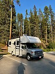 Even koken op de parkeerplaats na de Johnston Canyon-wandeling. Handig zo’n camper