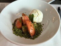 Burrata met tomaat en pesto-crunch