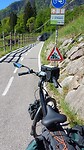 Een steile maar (gelukkig) korte klim op de Alpe Adria Radweg.