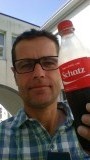 De cola automaat is erg aardig voor me
